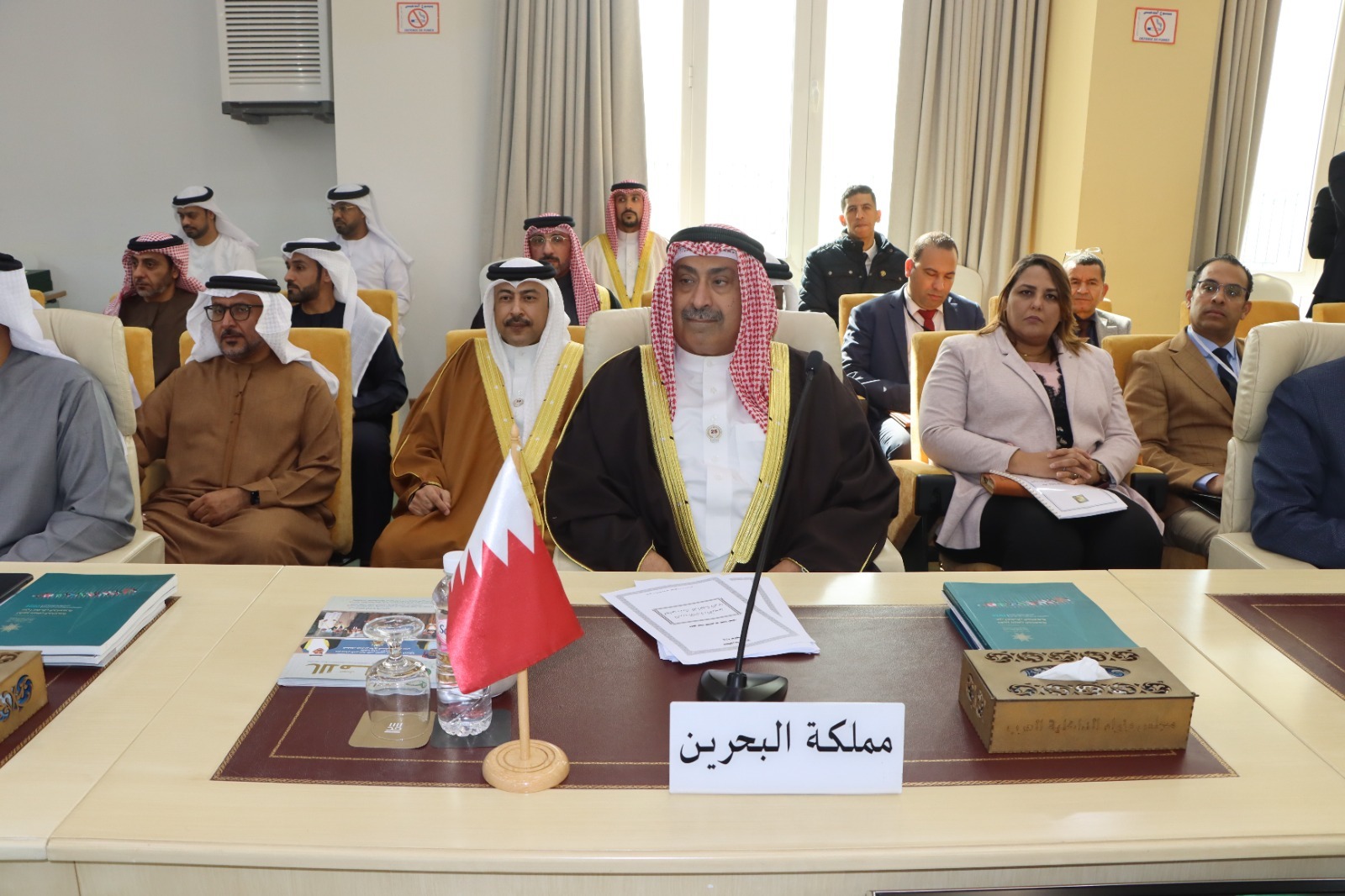 وكيل وزارة الداخلية يترأس وفد البحرين في الاجتماع التحضيري لمجلس وزراء الداخلية العرب<